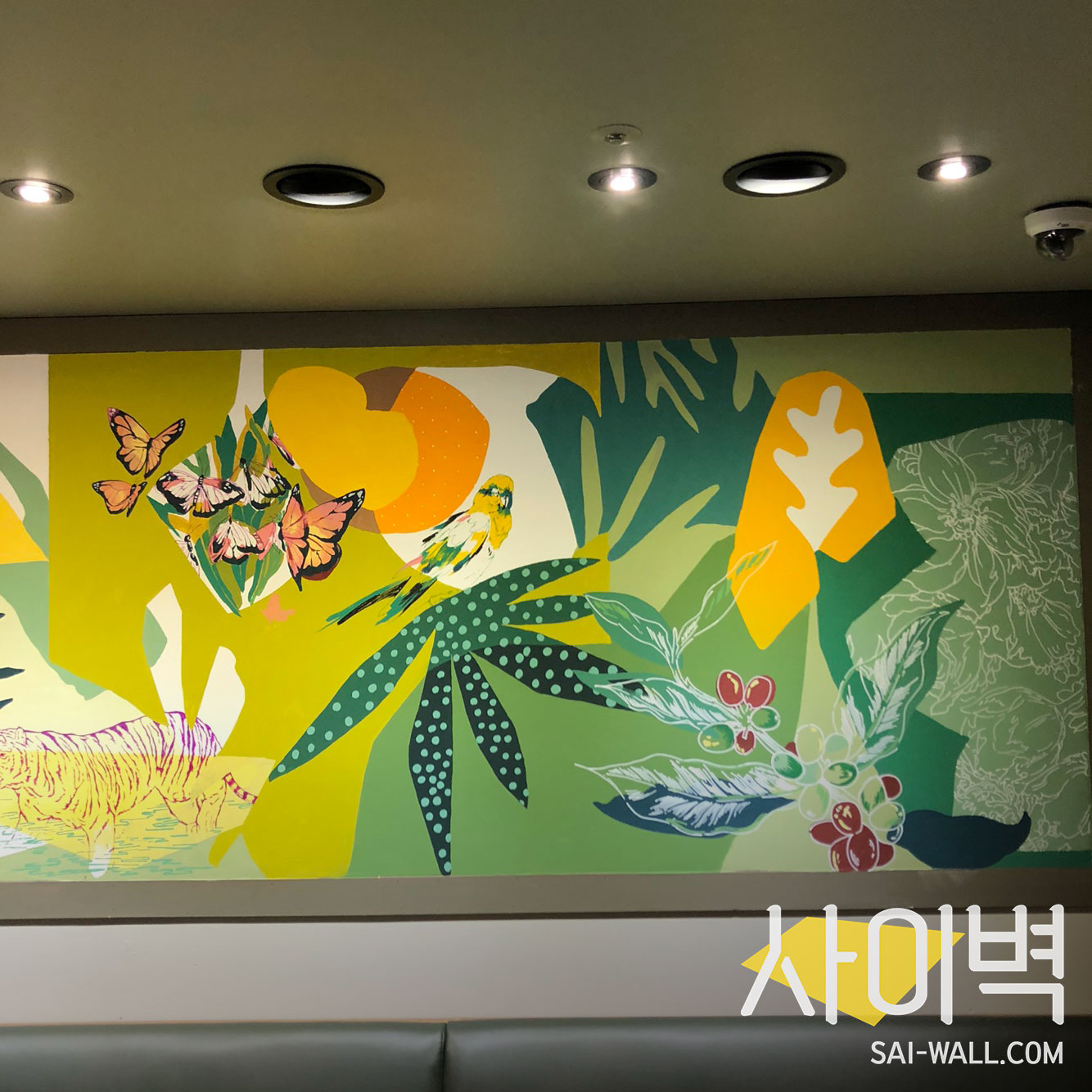 스타벅스 수원인계점 벽화 시공 사진 3